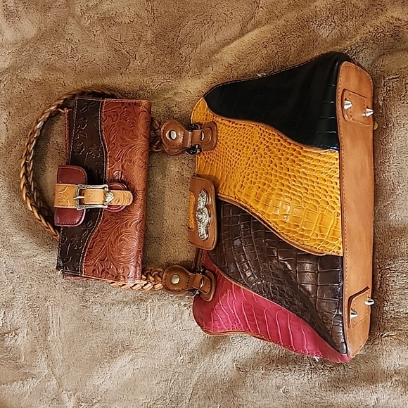 Purse - Picture 1 of 16